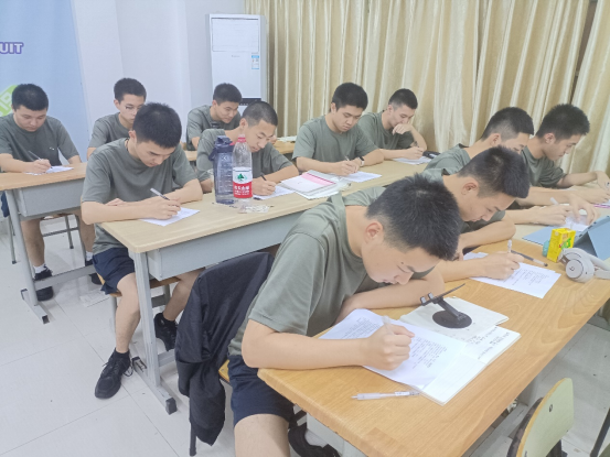 威廉希尔中国官网飞行技术专业第二届“‘讲政治，守纪律，严秩序，正作风，树形象’教育整顿月”系列活动之《准军事化管理规定》学习理论考试