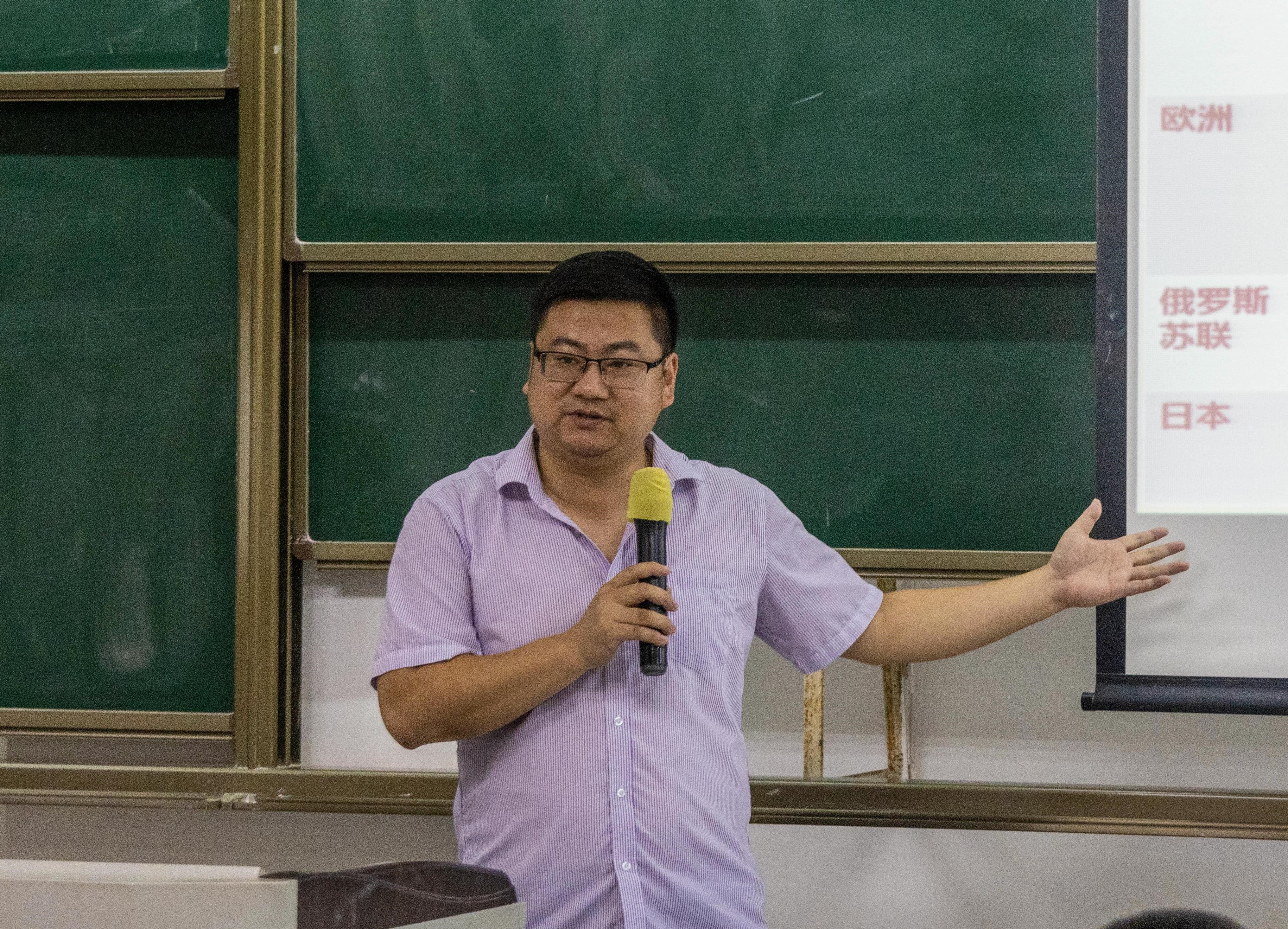威廉希尔中国官网举办“航空与机械中的数学基础”系列讲座