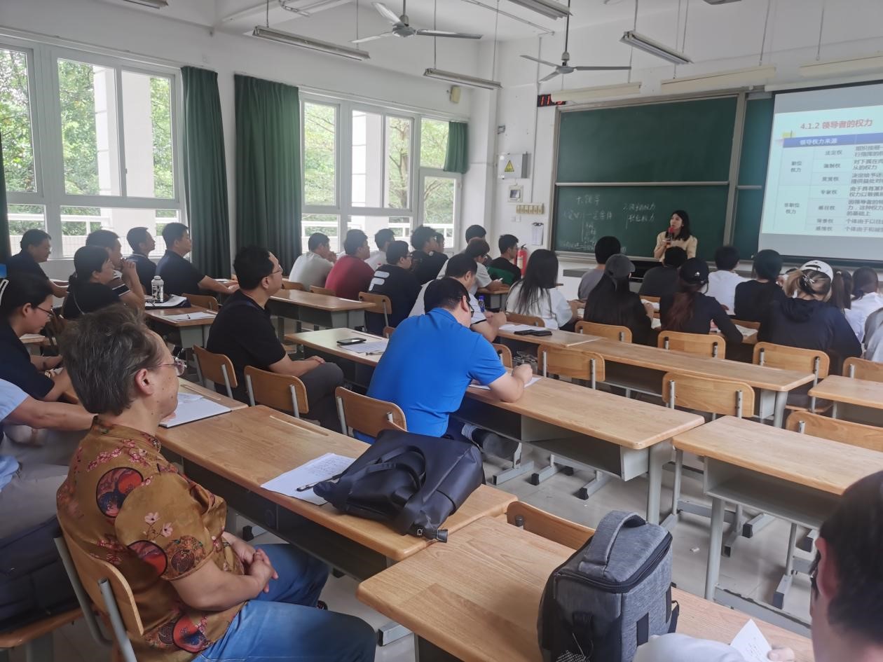 威廉希尔中国官网组织开展《航空管理学》“课程思政示范教学观摩课”活动