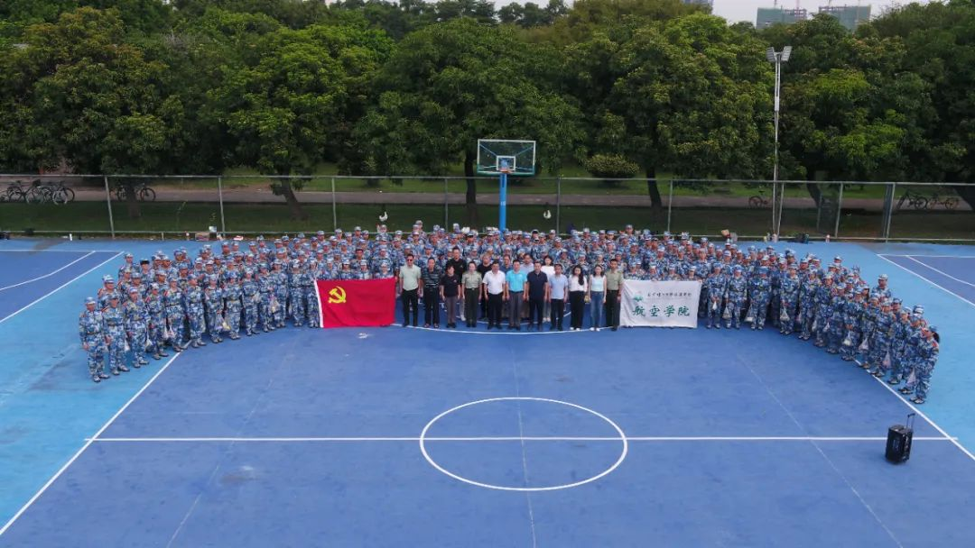 威廉希尔中国官网开展2022级、2023级学生军训慰问活动