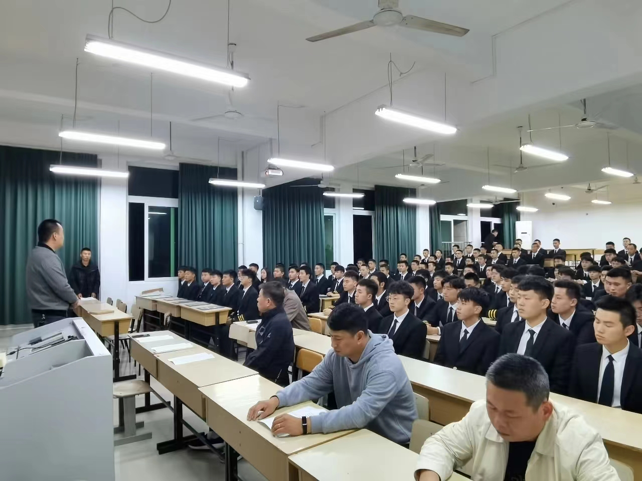 2020-2021上学期优秀飞行学生表彰大会
