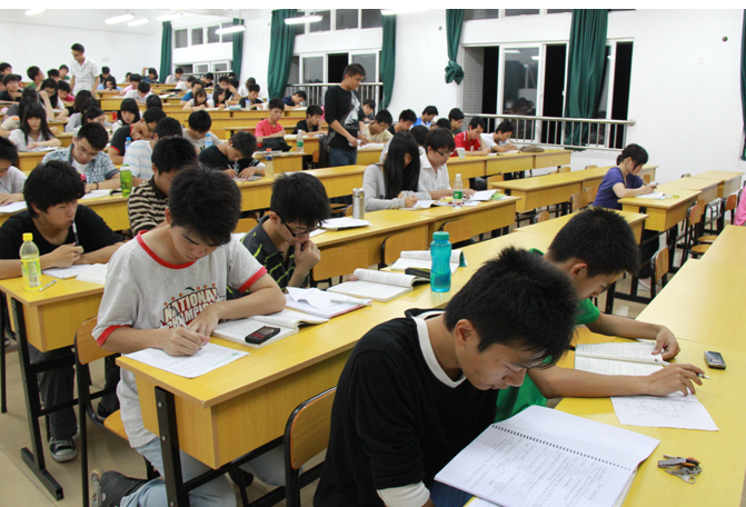 威廉希尔中国官网组织全院学生参加晚自习