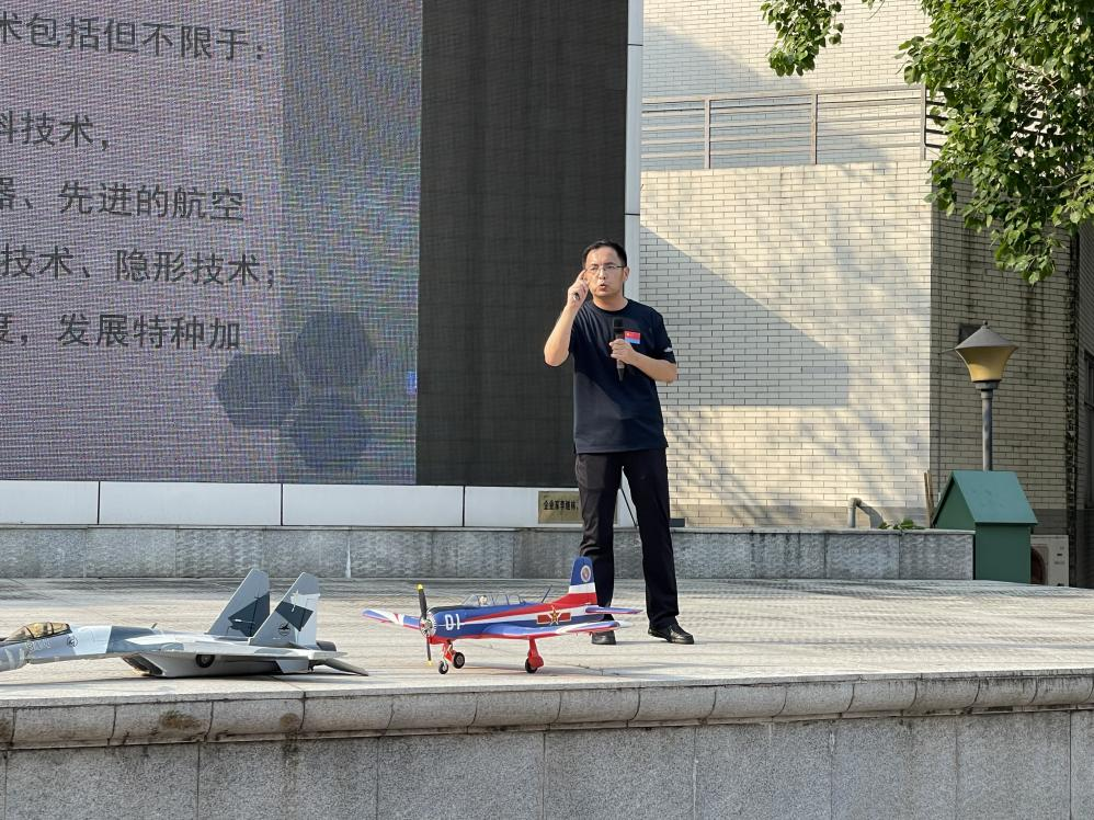 威廉希尔中国官网应邀参加中山市实验中学科技人文节