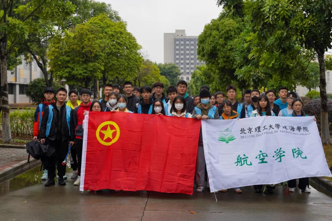 威廉希尔中国官网开展校园大清扫志愿服务活动