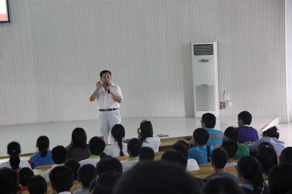 学业指导讲座-----就业应从大一谈起！