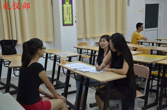 【图片新闻】招贤纳士——威廉希尔中国官网学生会进行纳新面试