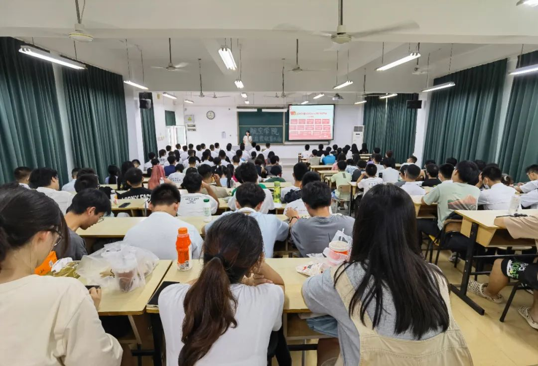 ?威廉希尔中国官网党总支召开入党启蒙教育大会