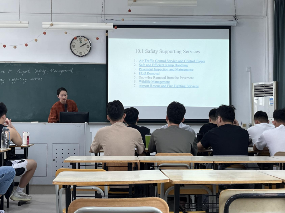 威廉希尔中国官网开展“课程思政”教学评比活动，助力青年教师成长