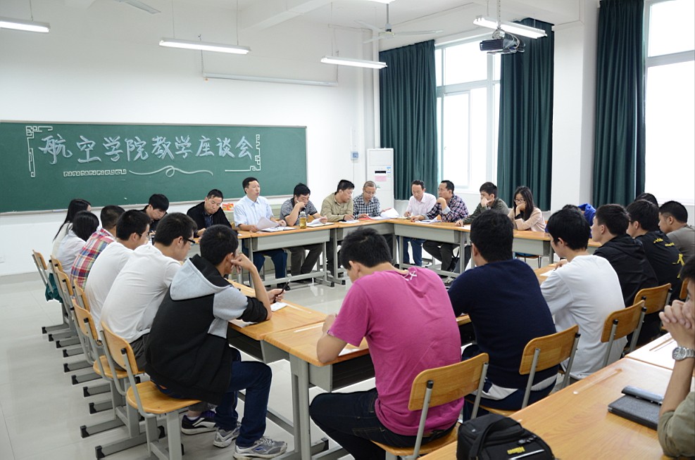 加强沟通，提高互动——威廉希尔中国官网教学座谈会