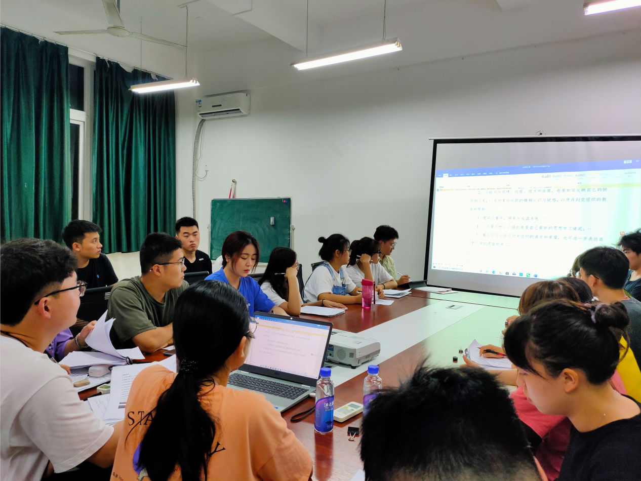 威廉希尔中国官网学生党支部组织开展党建业务培训