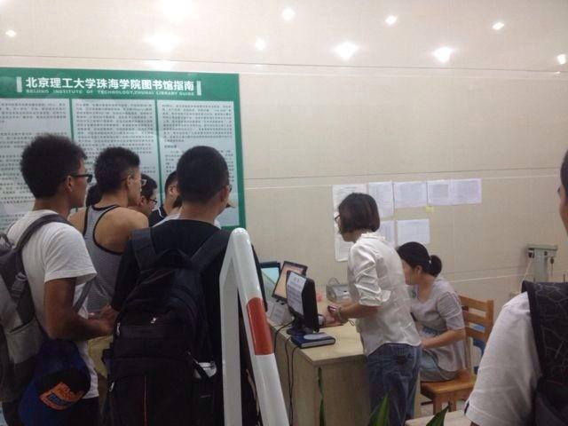 浓浓书香  熏陶你我 – 航院组织新生参观图书馆