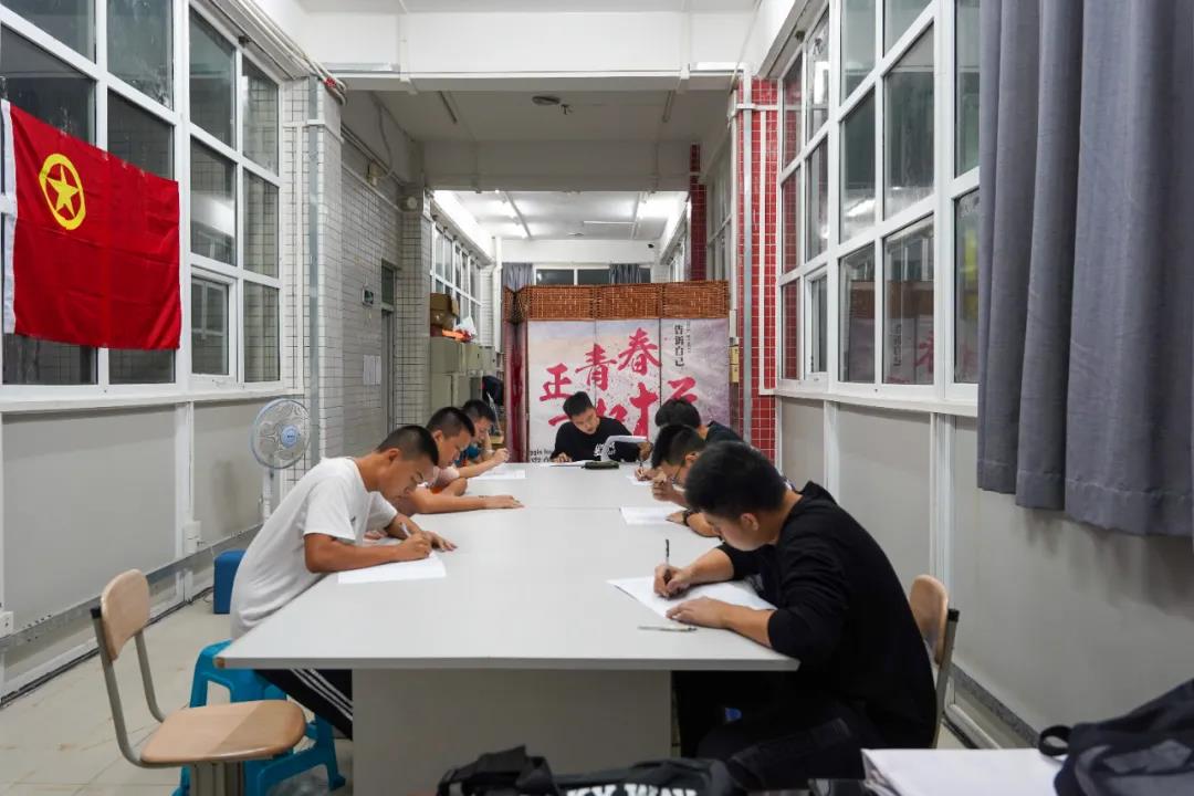 威廉希尔中国官网团总支开展2021年团课结业考试