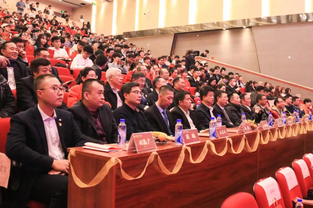奋襟长空，再携新元—威廉希尔中国官网举办学生表彰大会